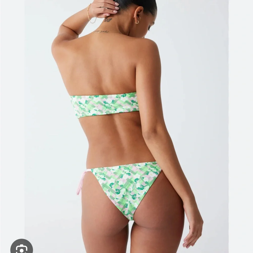 NWT FRANKIES BIKINIS Meredith Plaid Bandeau Bikini Top, Baby Daisy, size M